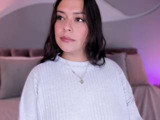 Curvy Nicolle live webcam show