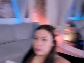 Curvy Nicolle live webcam show