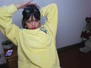 emerald00 webcam model