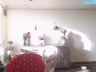 emerald00 webcam model