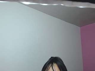 emerald00 webcam model