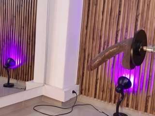 le modèle veronicadeleon est en webcam porno dans un show sur le site camsoda, il possède les tags suivants: amateur,normal,lingerie,lovense,lush,mature,middle-aged,milf,nipple piercings,no smoking,pov,glasses,pussy,red hair,sexy,solo,squirter,tattoos,thong,toys
