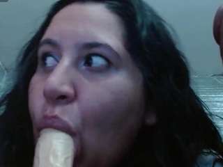 emily-nessa live cam profile