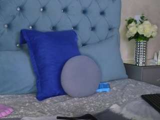 theowonder's CamSoda show and profile