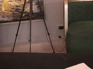 naomisainz live webcam show