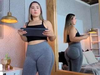 paola-reyy live cam profile