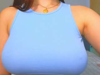 kirakis's CamSoda show and profile