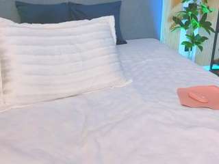 kirakis's CamSoda show and profile