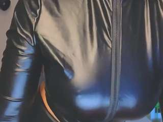 Kira live cam preview