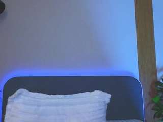 Kira live cam preview