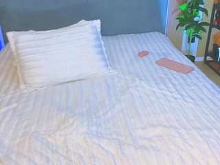 Kira live cam preview