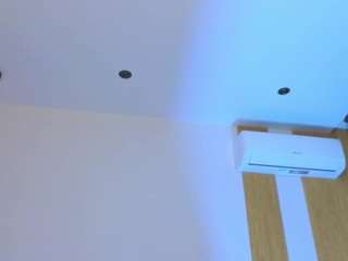 Kira live cam preview