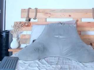 emma-ellis's CamSoda show and profile