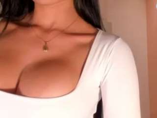 le modèle kendalljenneer est en webcam porno dans un show sur le site camsoda, il possède les tags suivants: black hair,brown eyes,facial,feet,public,teen-18,young adult,big-ass,big-tits,curvy,hd,latina