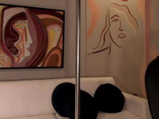 Jade Evans live cam — black hair, brown eyes, facial