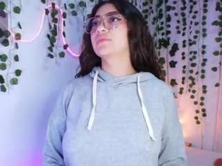 samiievans, female webcam model,  years old, on live webcam