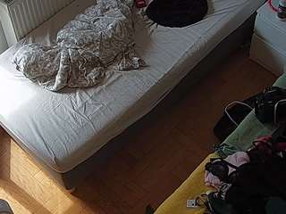 Voyeurcam-julmodels-bed-7