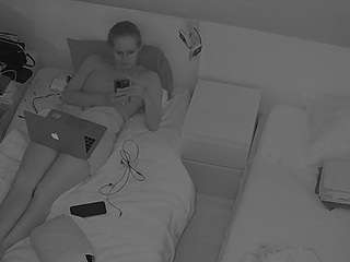 camsoda voyeurcam-julmodels-bed-7