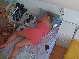 Hot Milf Cams camsoda voyeurcam-julmodels-bed-7