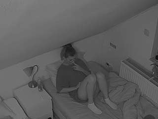 Cam Model camsoda voyeurcam-julmodels-bed-7