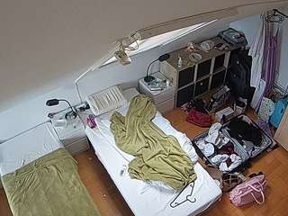 voyeurcam-julmodels-bed-7