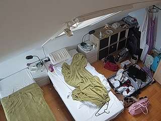 voyeurcam-julmodels-bed-7
