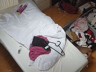 voyeurcam-julmodels-bed-7