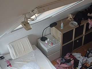 voyeurcam-julmodels-bed-7