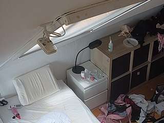 voyeurcam-julmodels-bed-7