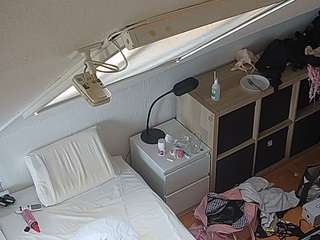 voyeurcam-julmodels-bed-7