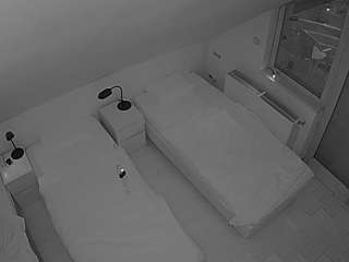 voyeurcam-julmodels-bed-7