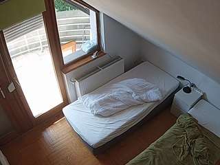 voyeurcam-julmodels-bed-7