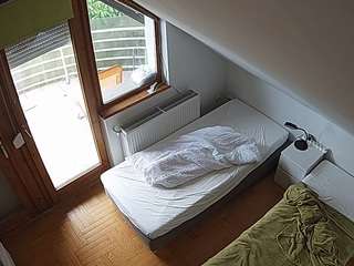 voyeurcam-julmodels-bed-7