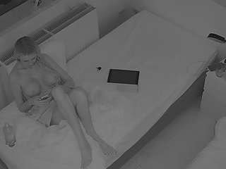 voyeurcam-julmodels-bed-7