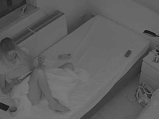 voyeurcam-julmodels-bed-7