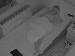 voyeurcam-julmodels-bed-7