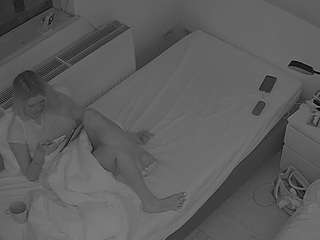voyeurcam-julmodels-bed-7