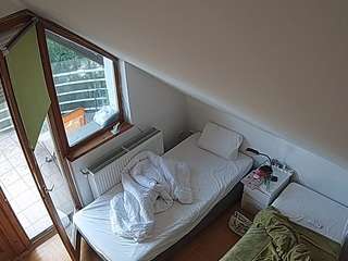 voyeurcam-julmodels-bed-7