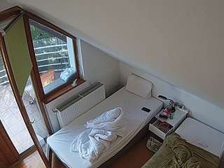 voyeurcam-julmodels-bed-7