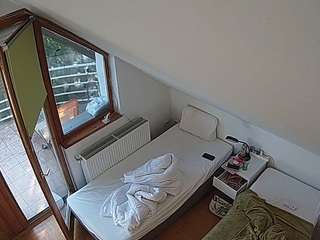 voyeurcam-julmodels-bed-7