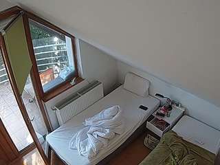 voyeurcam-julmodels-bed-7