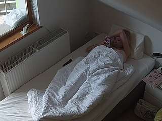 voyeurcam-julmodels-bed-7 Thumb Image