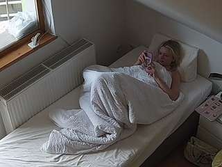 voyeurcam-julmodels-bed-7