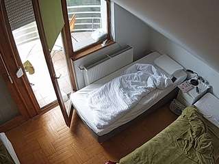 voyeurcam-julmodels-bed-7