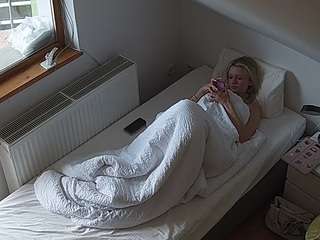 voyeurcam-julmodels-bed-7