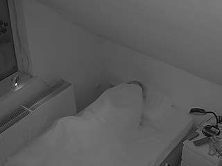 voyeurcam-julmodels-bed-7