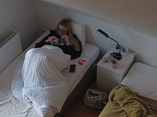 voyeurcam-julmodels-bed-7