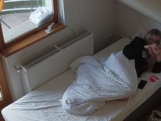 voyeurcam-julmodels-bed-7