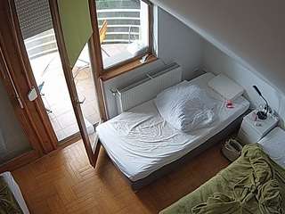 voyeurcam-julmodels-bed-7