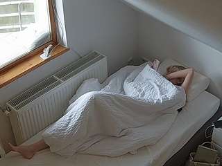 voyeurcam-julmodels-bed-7